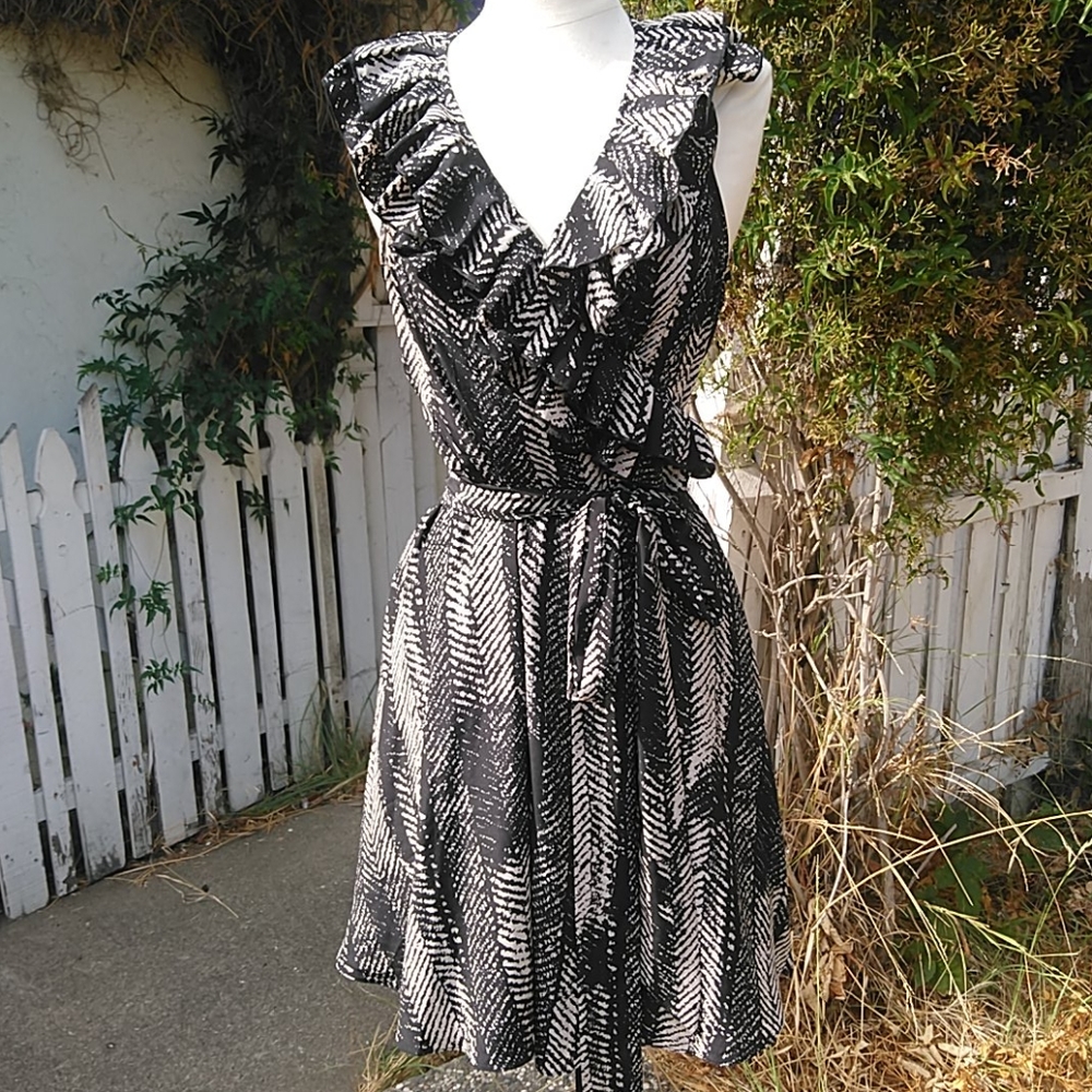 Arc & Co Ruffle Wap Dress L